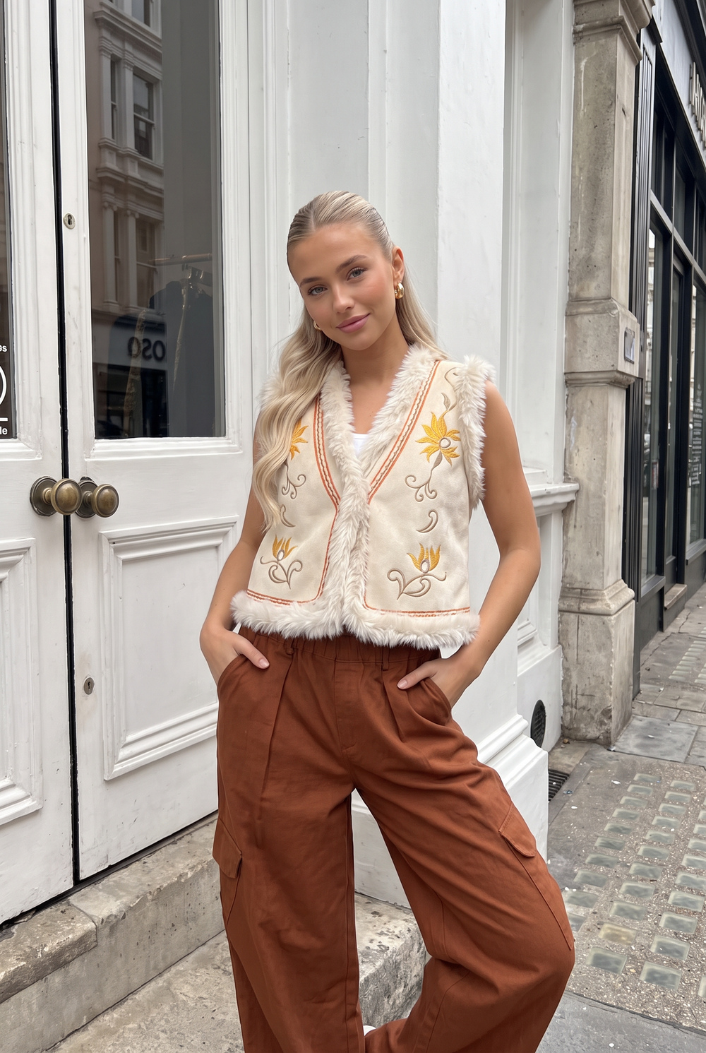 Gilet Sans Manches en Fausse Fourrure Brodé