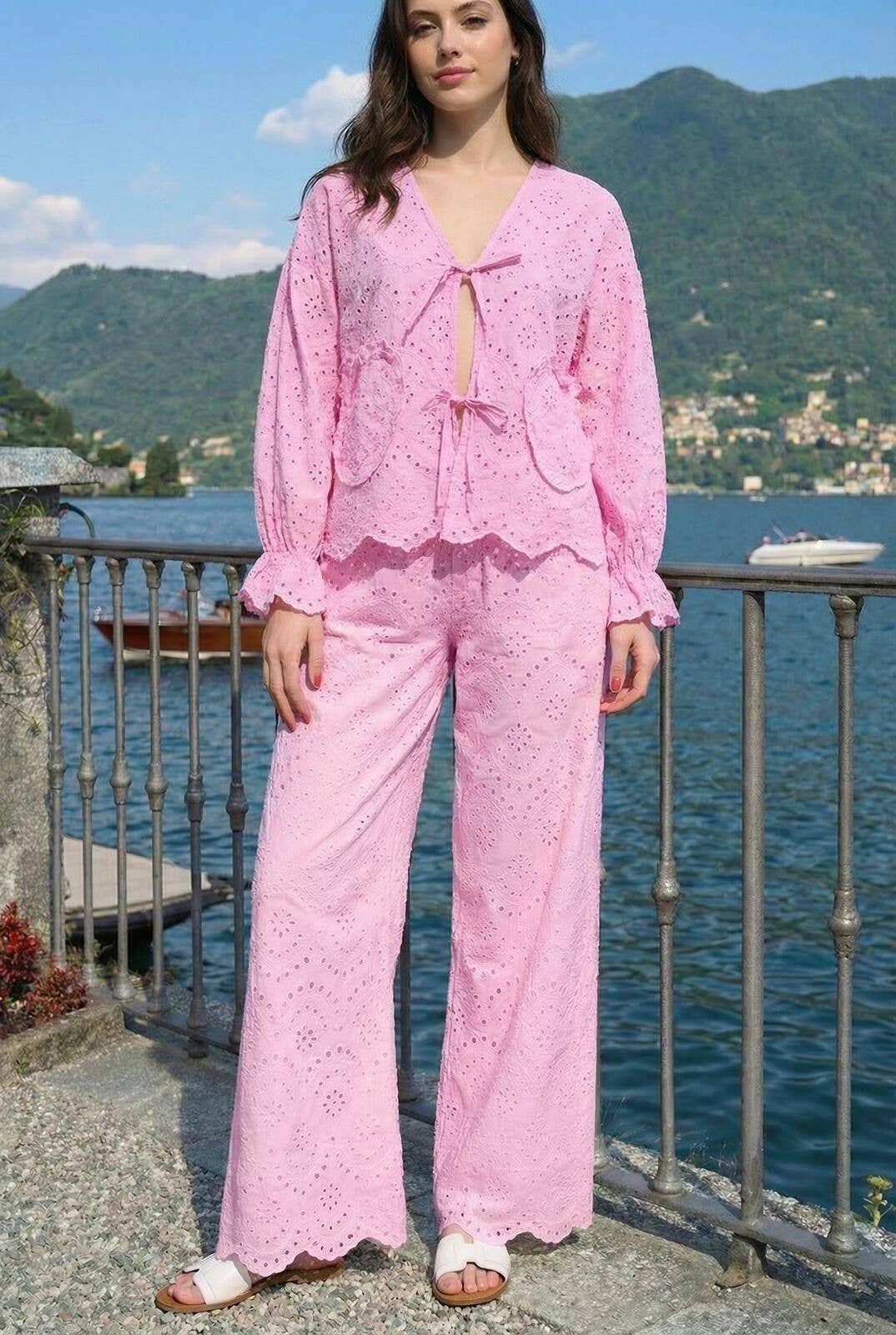 Pantalon Broderie Porté Avec La Chemise12469