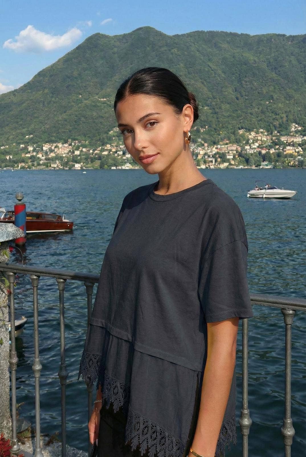 Haut Manche Courte Avec Dentelle Asymétrique