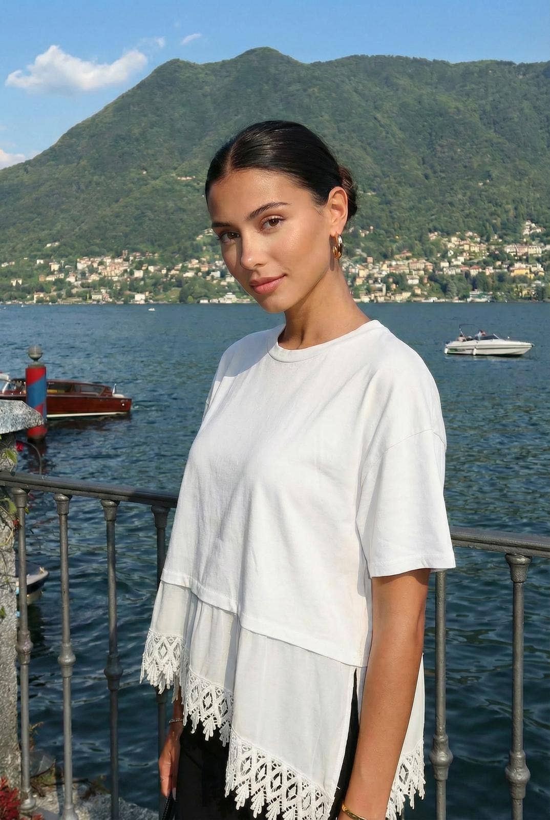 Haut Manche Courte Avec Dentelle Asymétrique