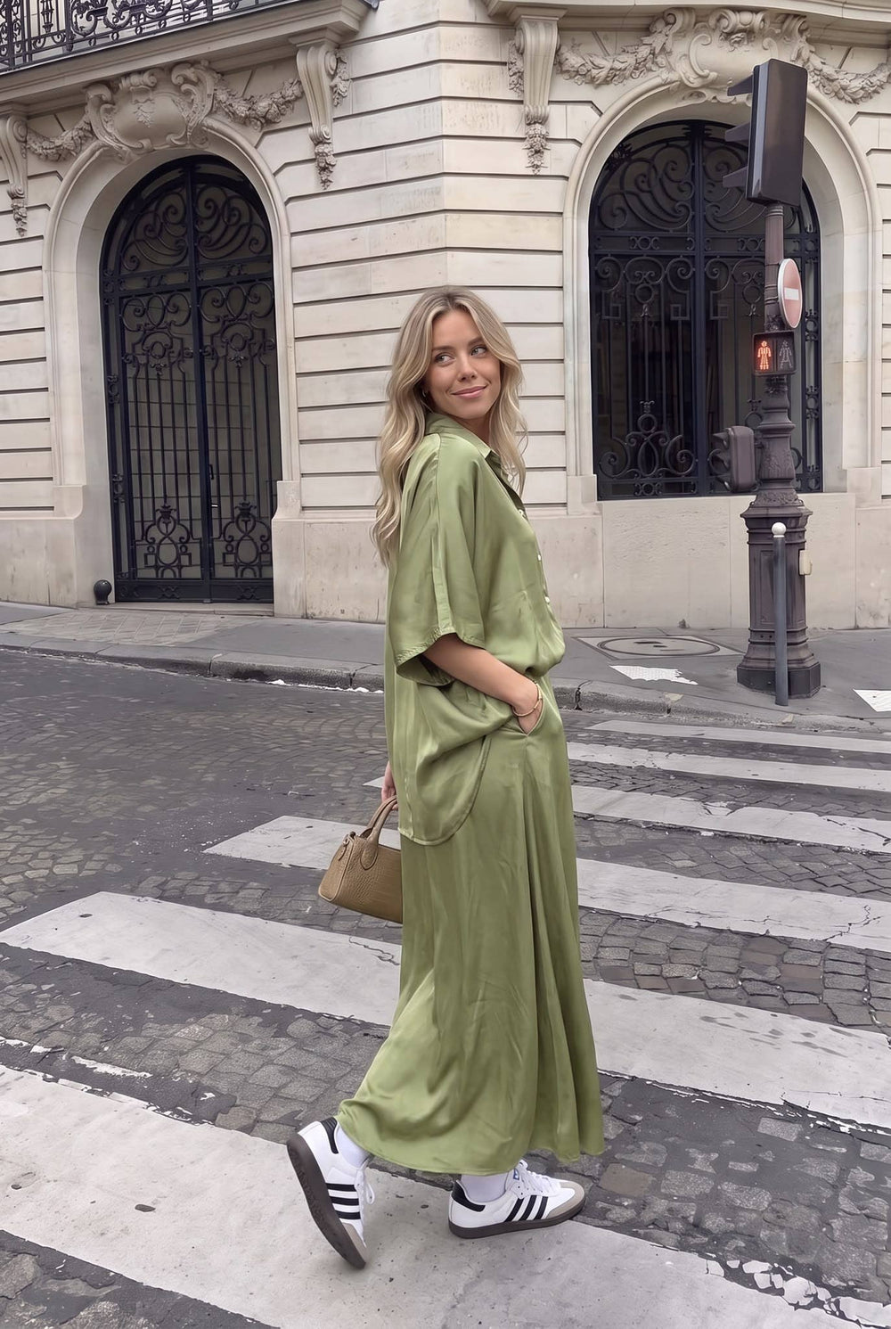 Chemise Viscose/Soie Satin Manches Courtes Col Chemise Portée Avec La Jupe13000 Vendue Séparément - INCERTAINES