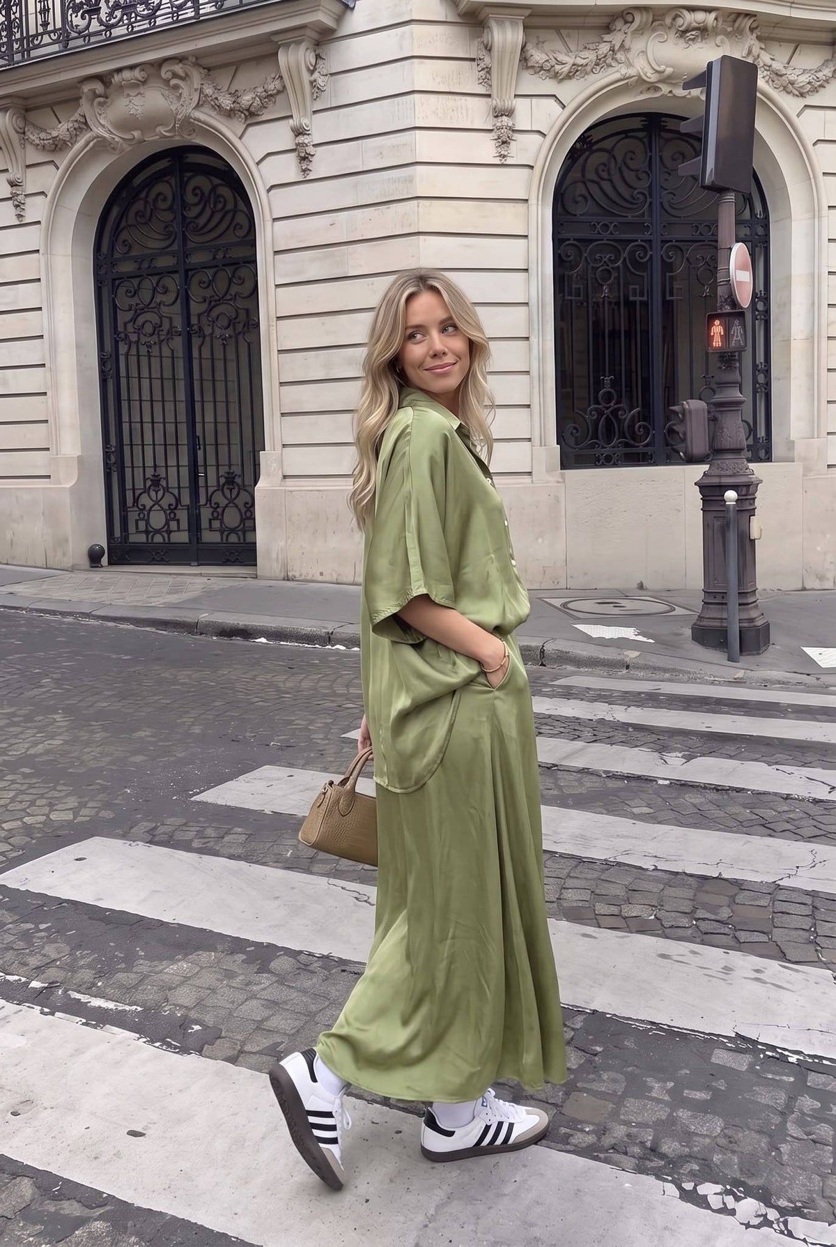 Chemise Viscose/Soie Satin Manches Courtes Col Chemise Portée Avec La Jupe13000 Vendue Séparément - INCERTAINES