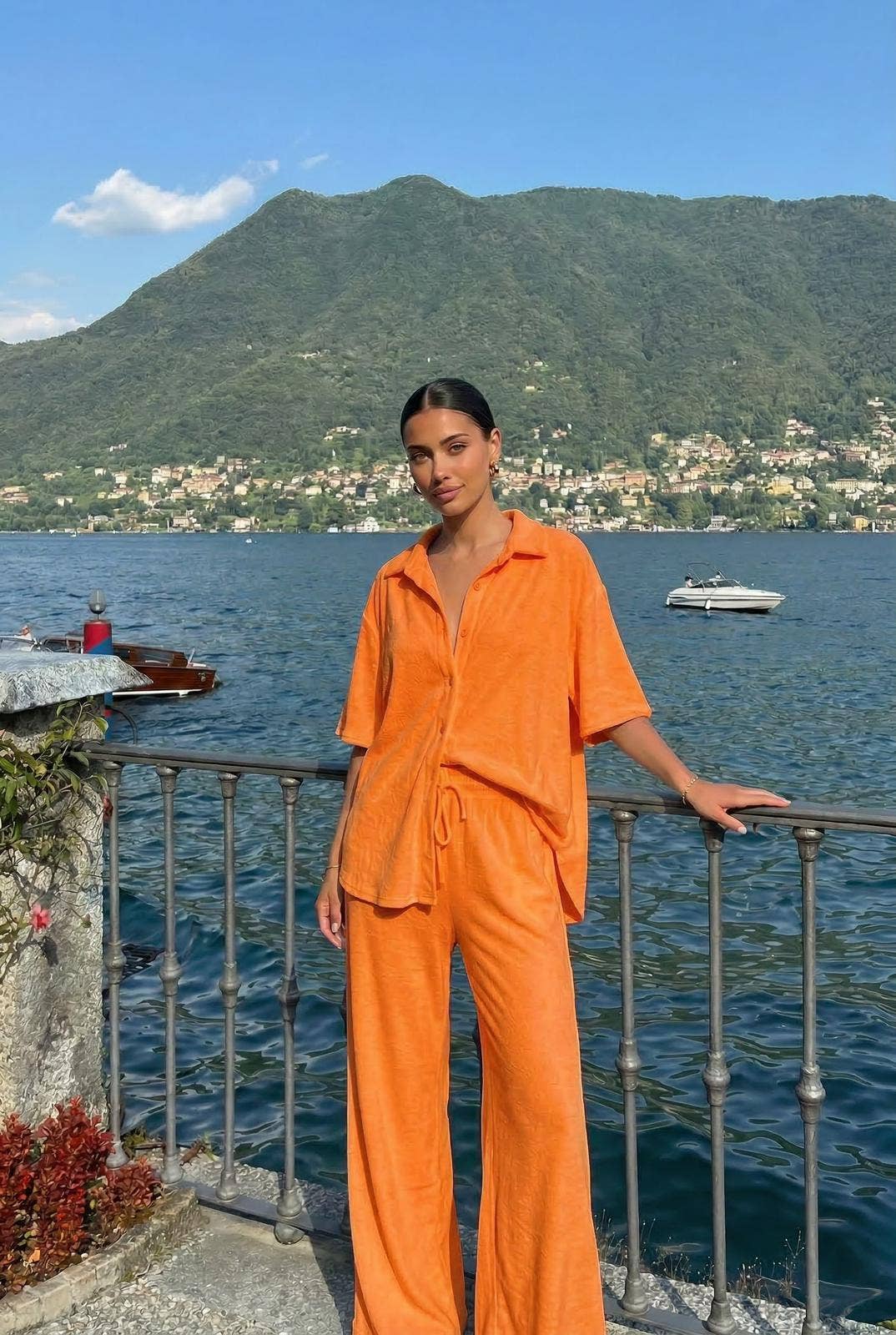 Chemise En Eponge Porté Avec Le Pantalon9675