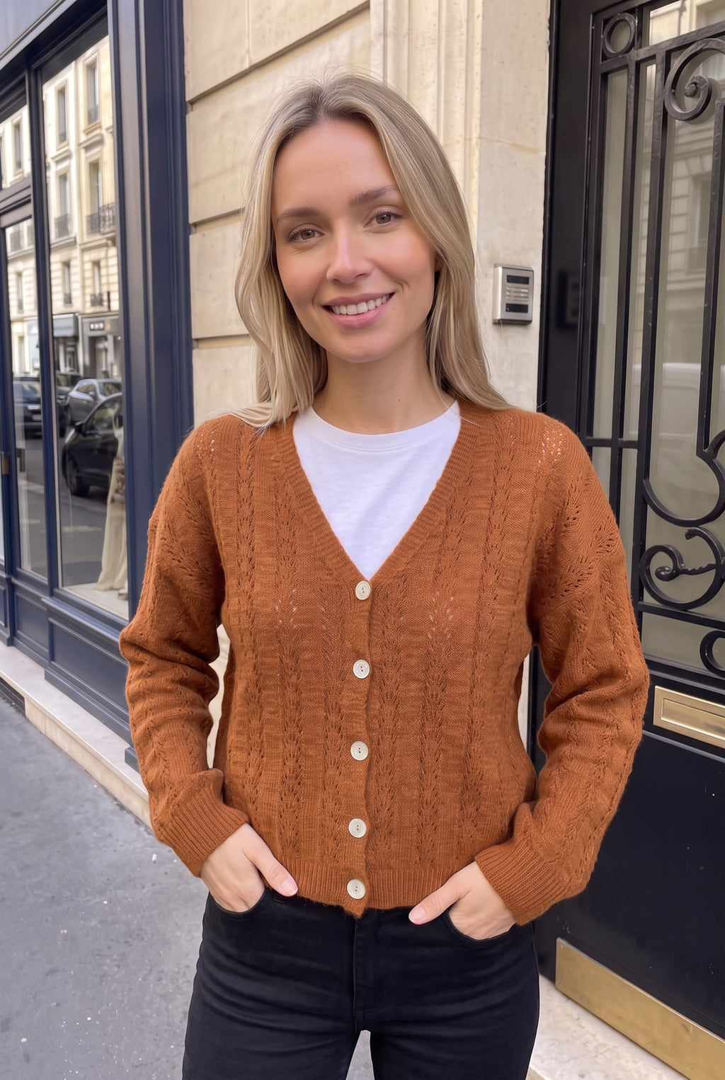 Gilet en Laine Ajourée Col V à Boutons