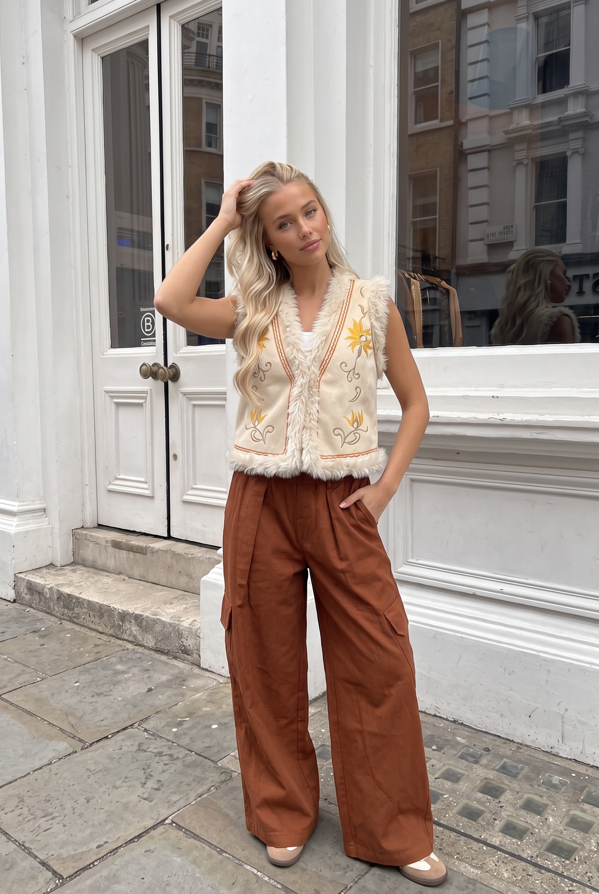 Gilet Sans Manches en Fausse Fourrure Brodé