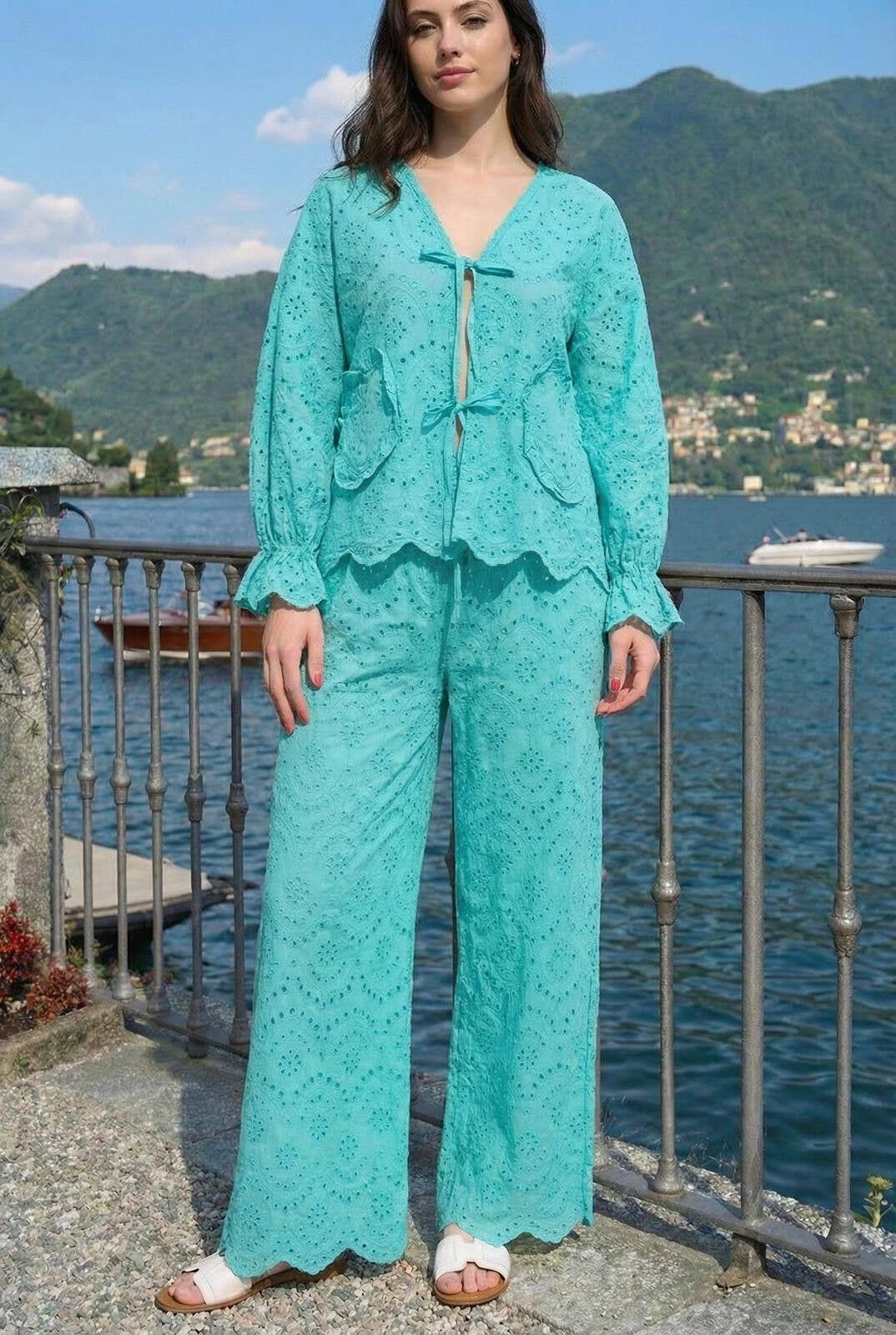 Chemise Broderie Porté Avec Le Pantalon2378B