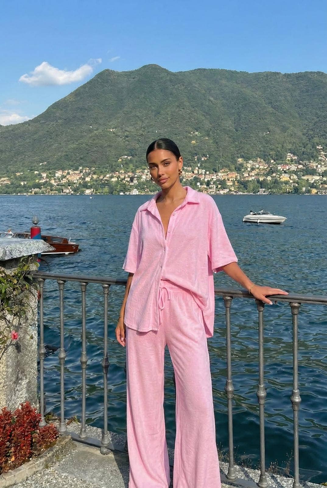 Chemise En Eponge Porté Avec Le Pantalon9675
