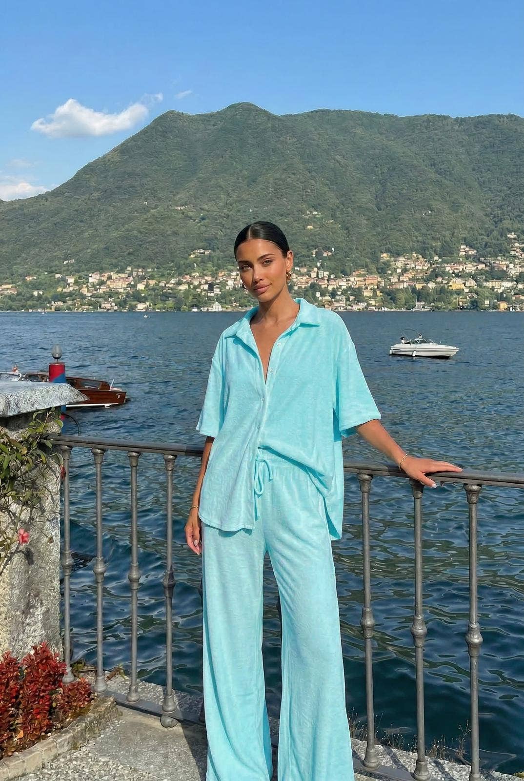 Chemise En Eponge Porté Avec Le Pantalon9675