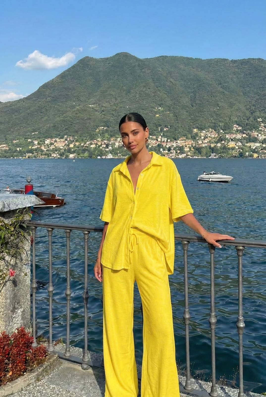 Chemise En Eponge Porté Avec Le Pantalon9675