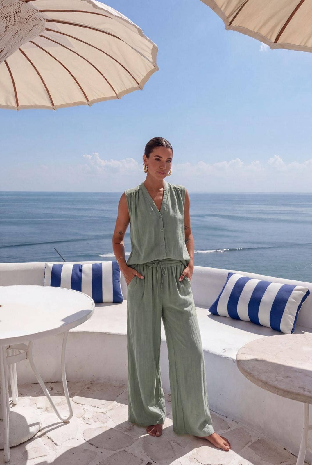 Pantalon Oversize En Voile De Coton Porté Avec Le Gilet26105
