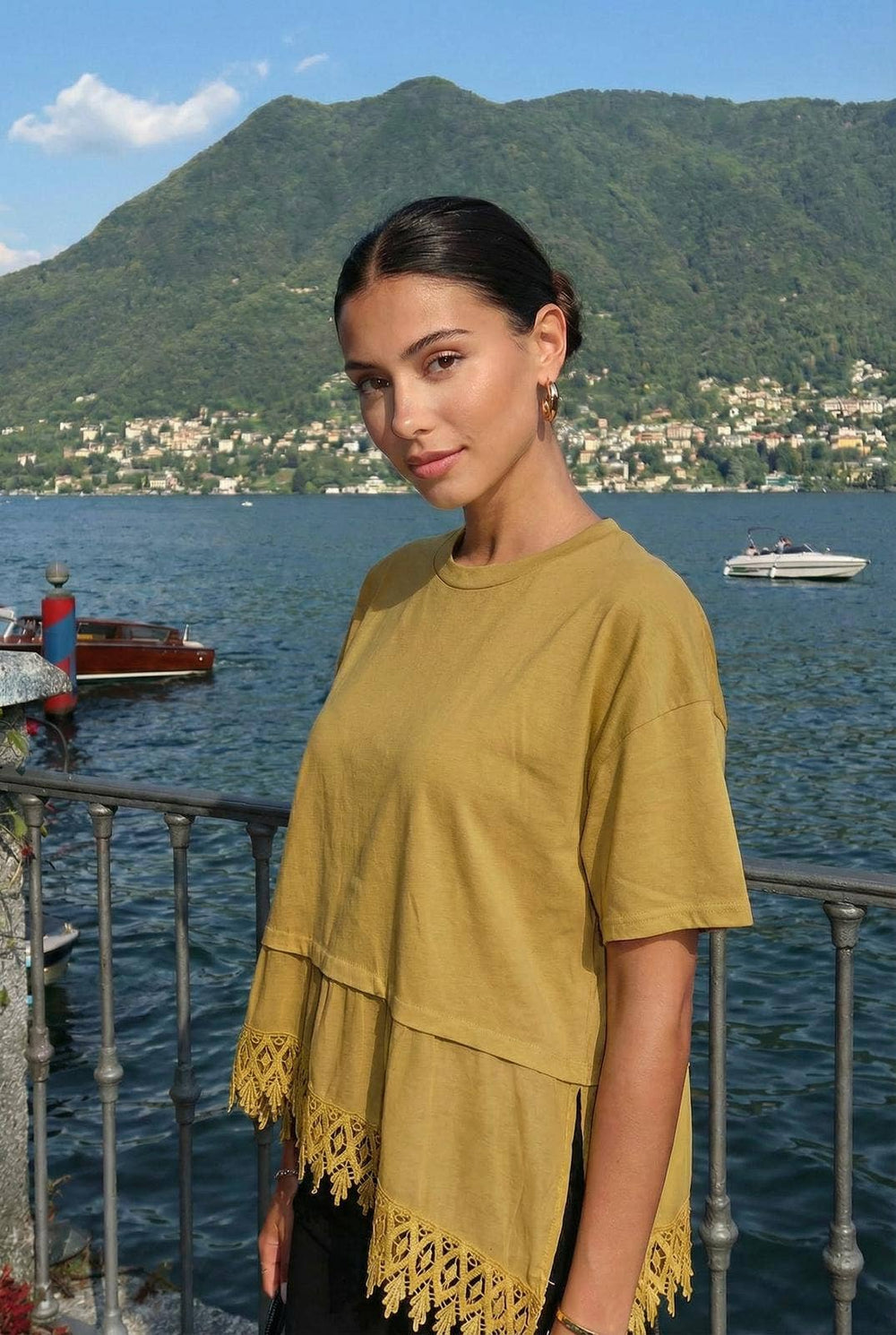 Haut Manche Courte Avec Dentelle Asymétrique
