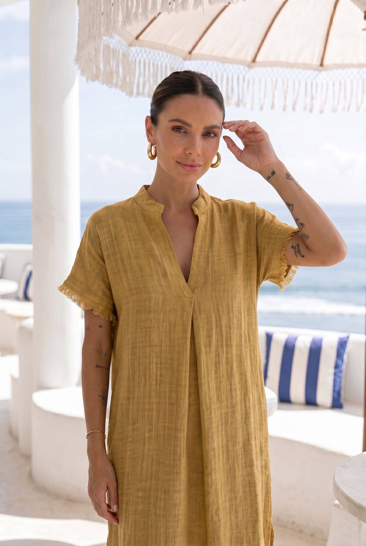 Jurk met knielengte, plooistijl en split